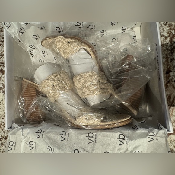 Dolce Vita Heels 🤍 - Picture 7 of 9